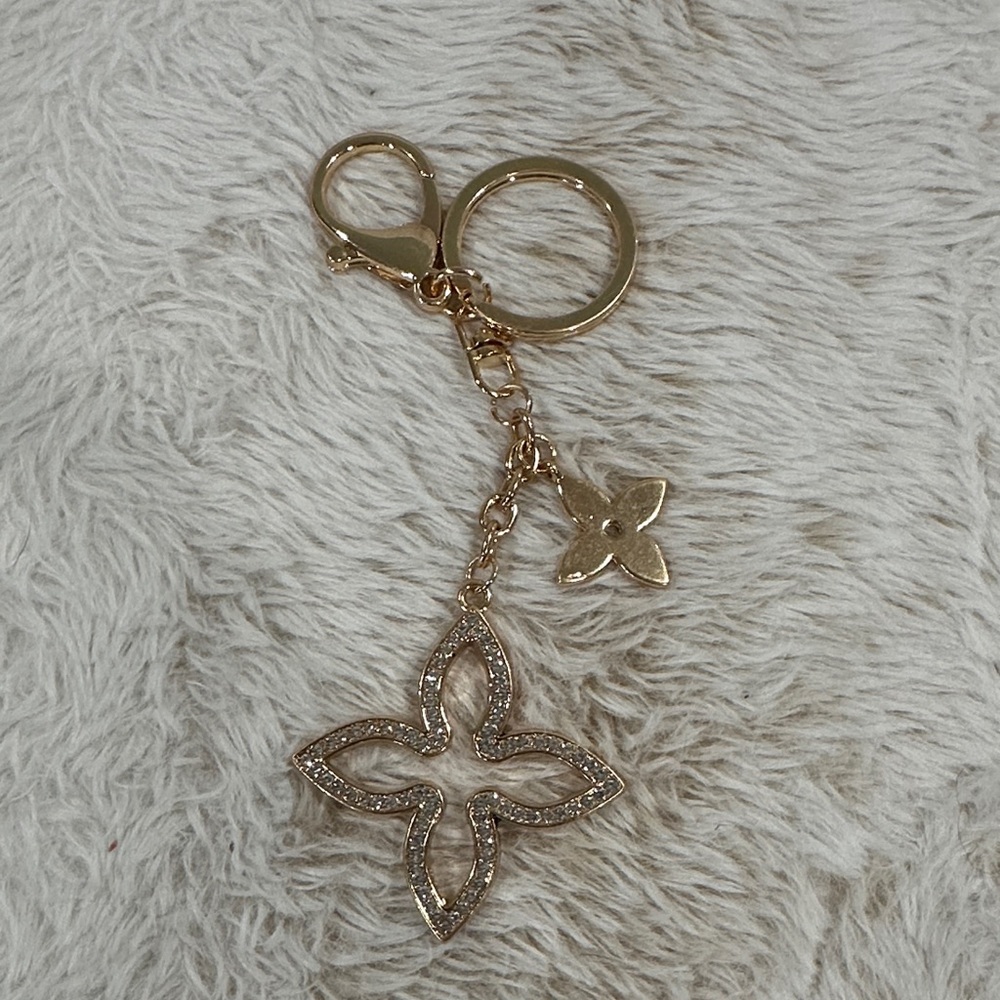 Chic Gold Floral Keychain